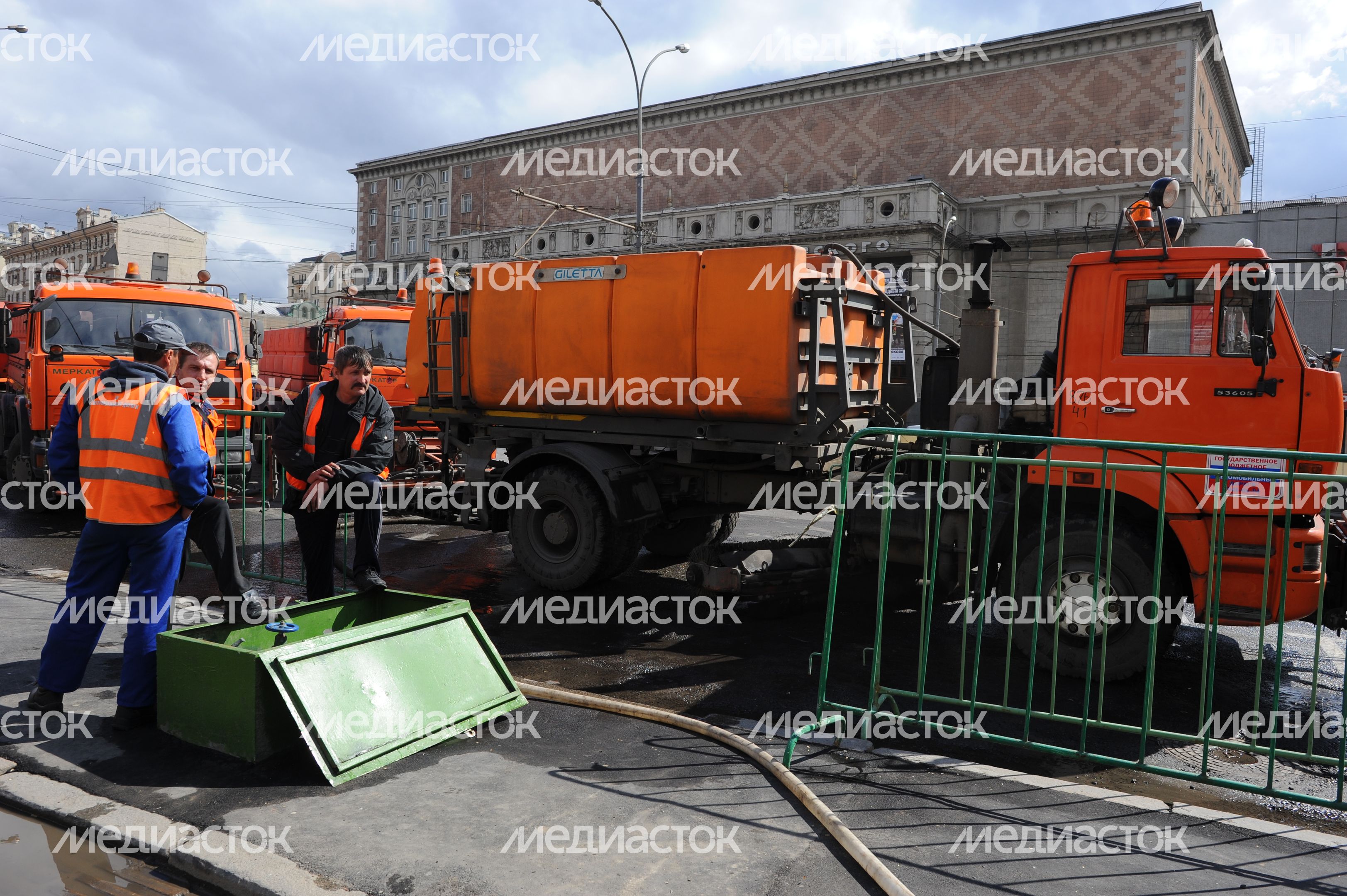 Мойка улиц и дорог Москвы