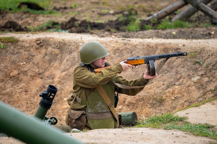 Военно-историческая реконструкция «Штурм Кенигсберга» в День Победы в парке «Патриот» Одинцовского округа