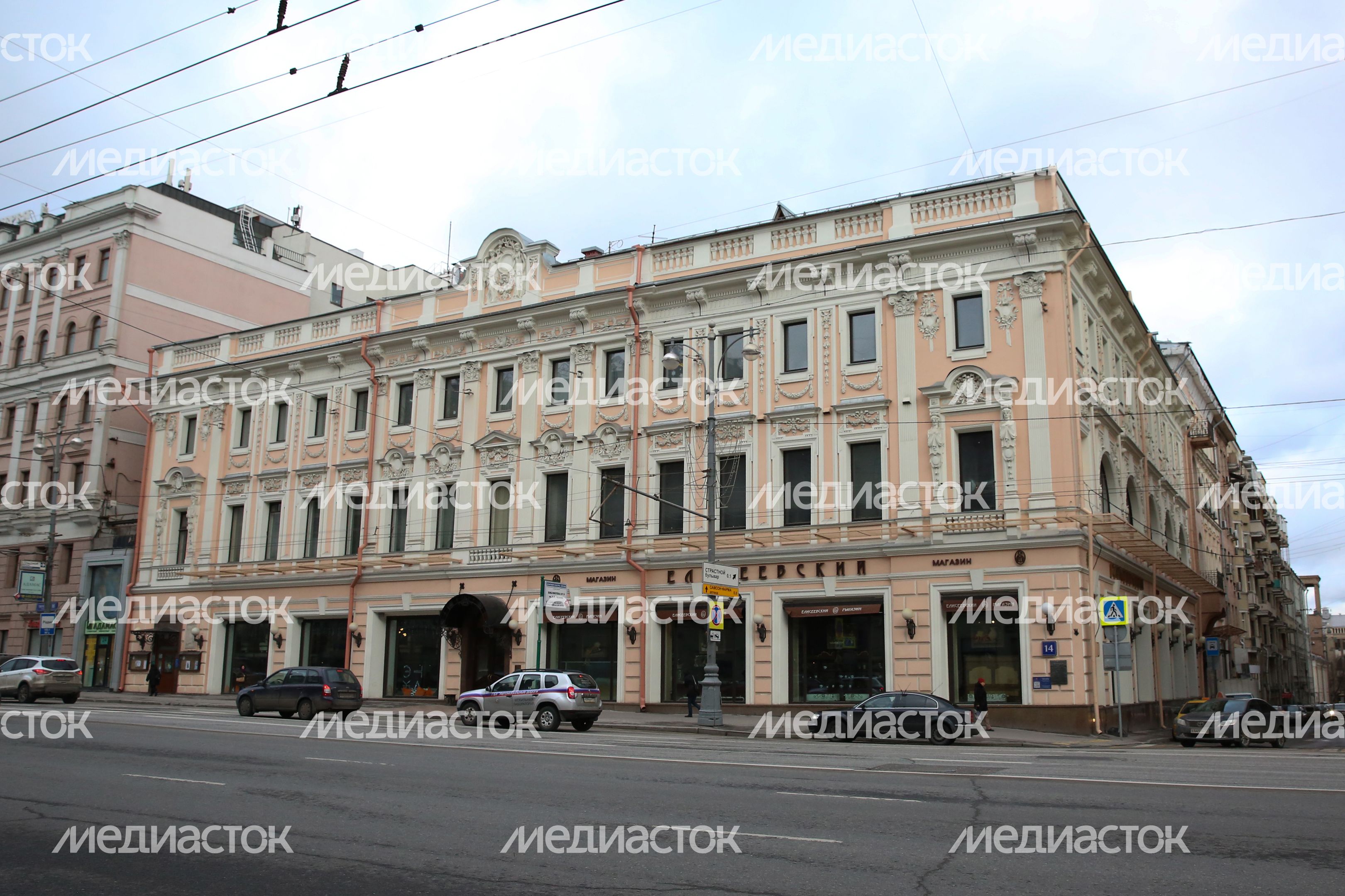 Гастроном «Елисеевский магазин» в Москве