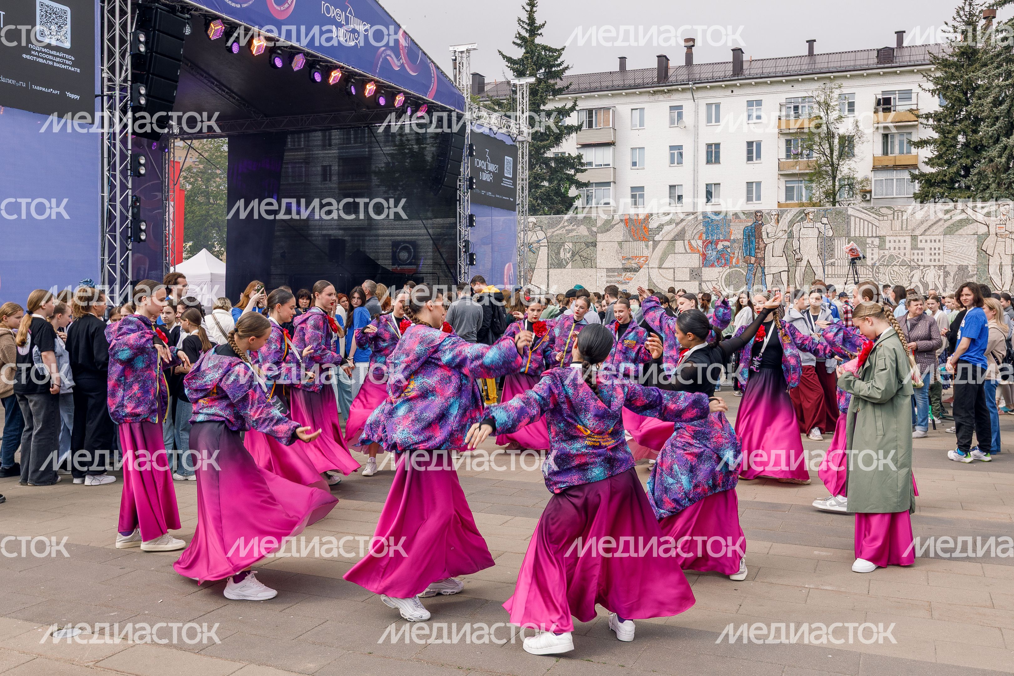Открытие фестиваля современного танца «Город танцует в парках» в Королеве Открытие фестиваля современного танца «Город танцует в парках» в Королеве