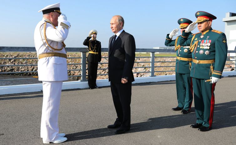 Губернатор Подмосковья присутствовал на главном военно-морском параде в честь Дня ВМФ