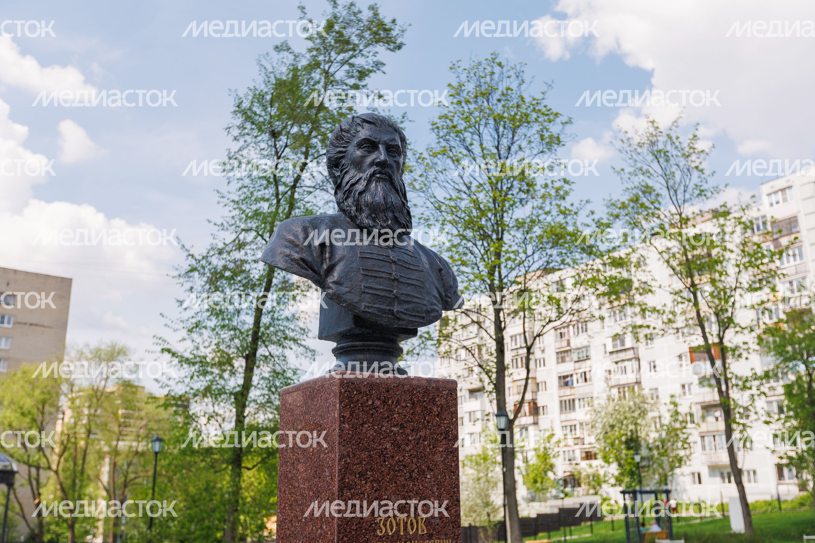 Памятник Никите Моисеевичу Зотову - основателю усадьбы Лыткарино в XVIII веке Памятник Никите Моисеевичу Зотову - основателю усадьбы Лыткарино в XVIII веке