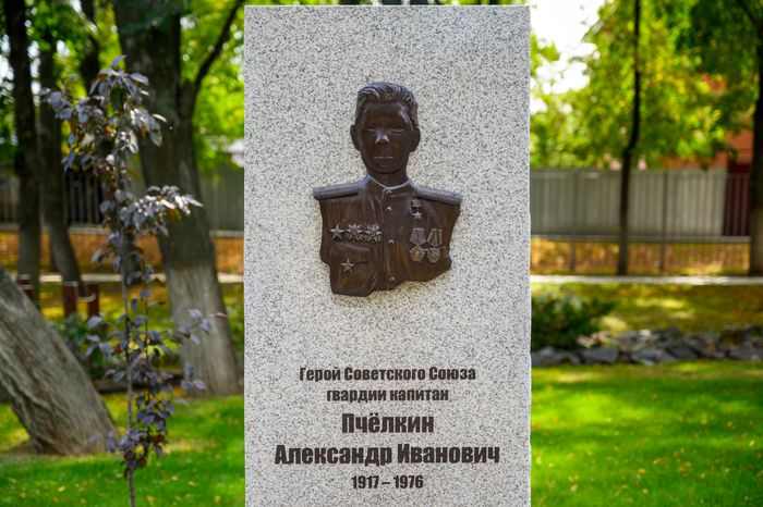 Сквер имени В.Н. Леонова в Зарайске