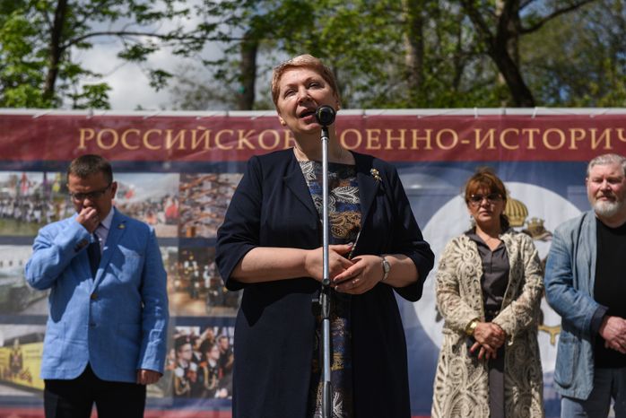 Аллею с 33 бюстами правителей России открыли в центре Москвы