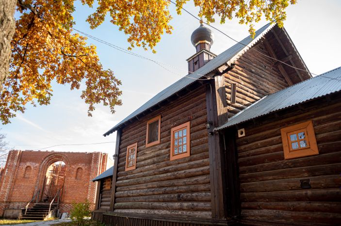 Осенние виды Церкви Иоанна Златоуста в Козино