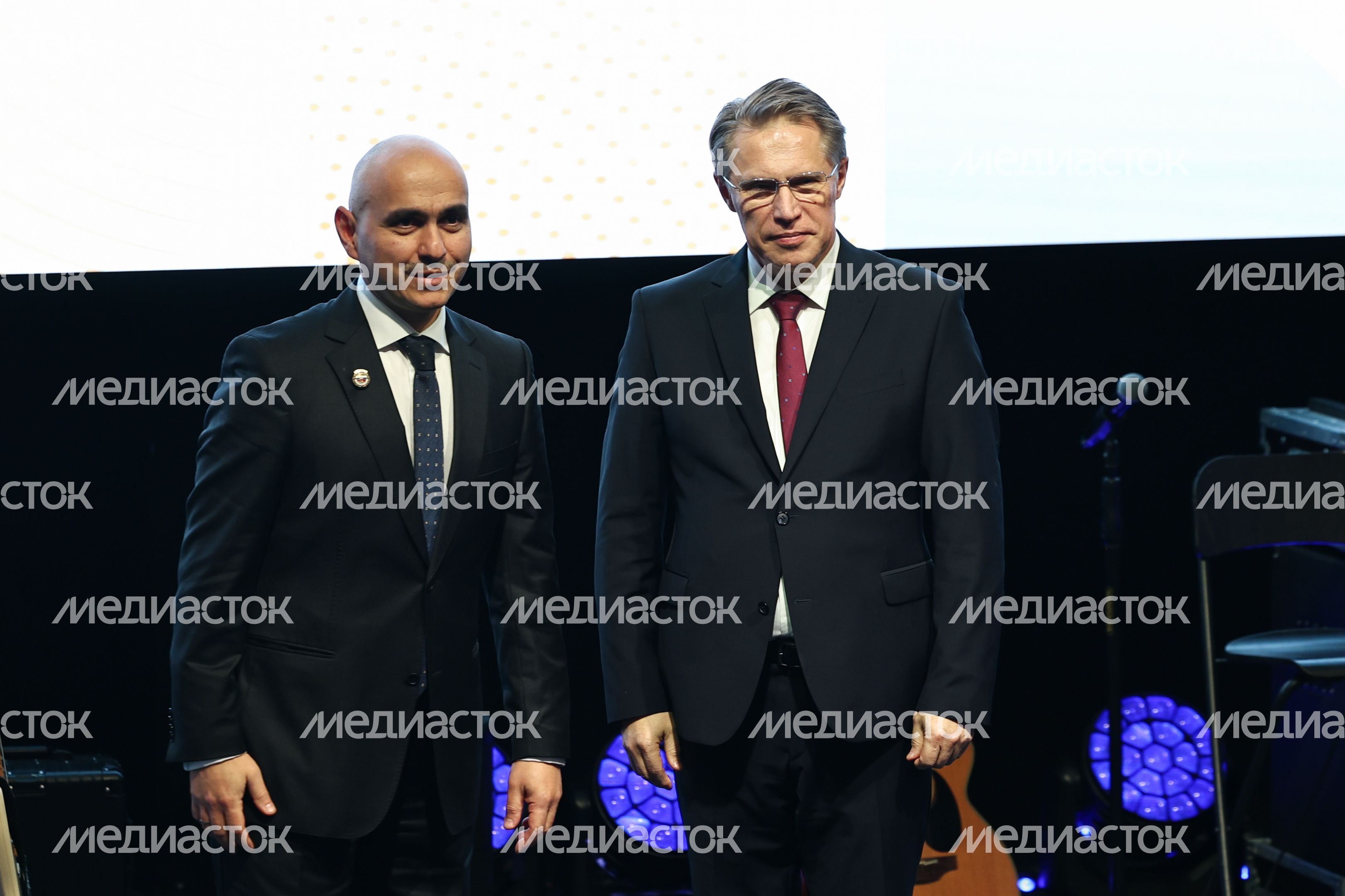 Михаил Мурашко поздравил коллектив МОНИКИ с юбилеем Михаил Мурашко поздравил коллектив МОНИКИ с юбилеем