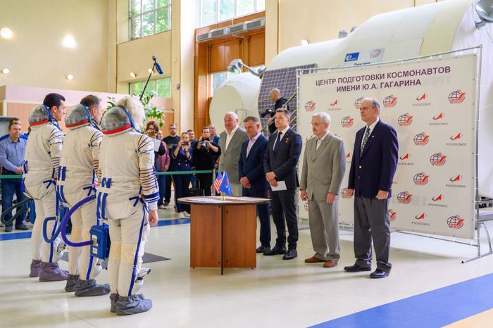 Дублирующий экипаж космонавтов МКС-75 на комплексной тренировке в Звездном городке