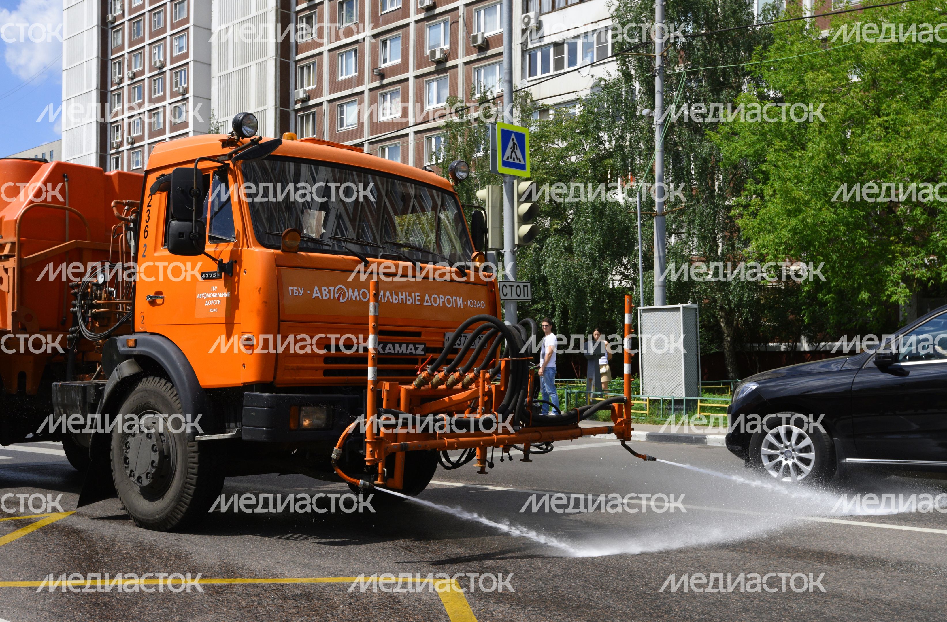 Поливальная машина в Москве Поливальная машина в Москве