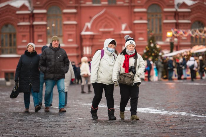 Люди в масках в период эпидемии коронавируса