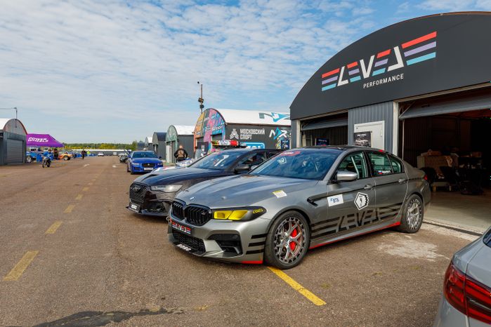 На Sueta Car Fest выбрали лучшие автомобили по тюнингу и автозвуку