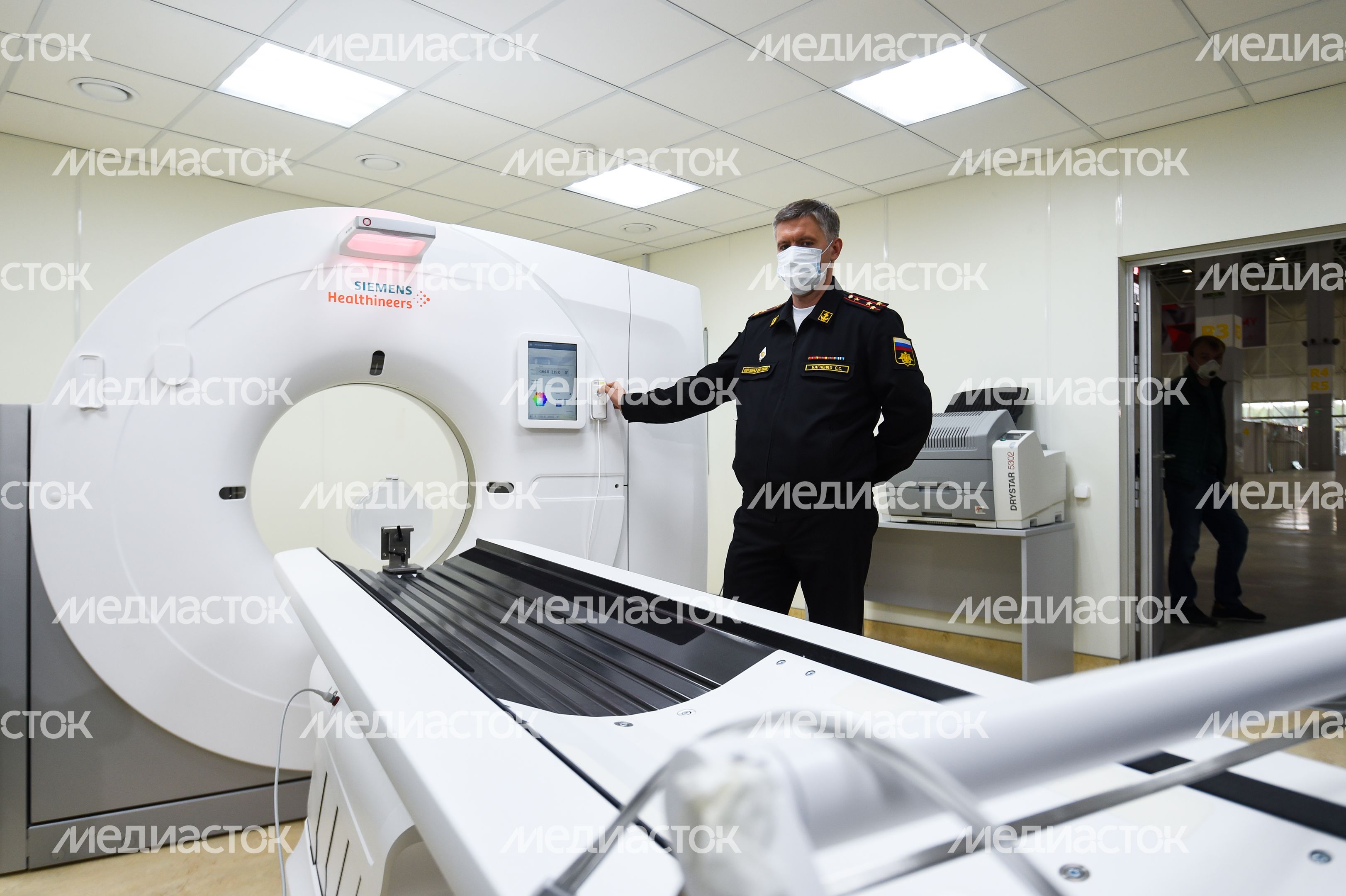 Медицинский центр для больных с коронавирусом, организованный в павильонах Конгрессно-выставочного центра в Кубинке
