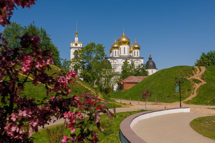 Успенский собор XVI века на территории Дмитровского кремля