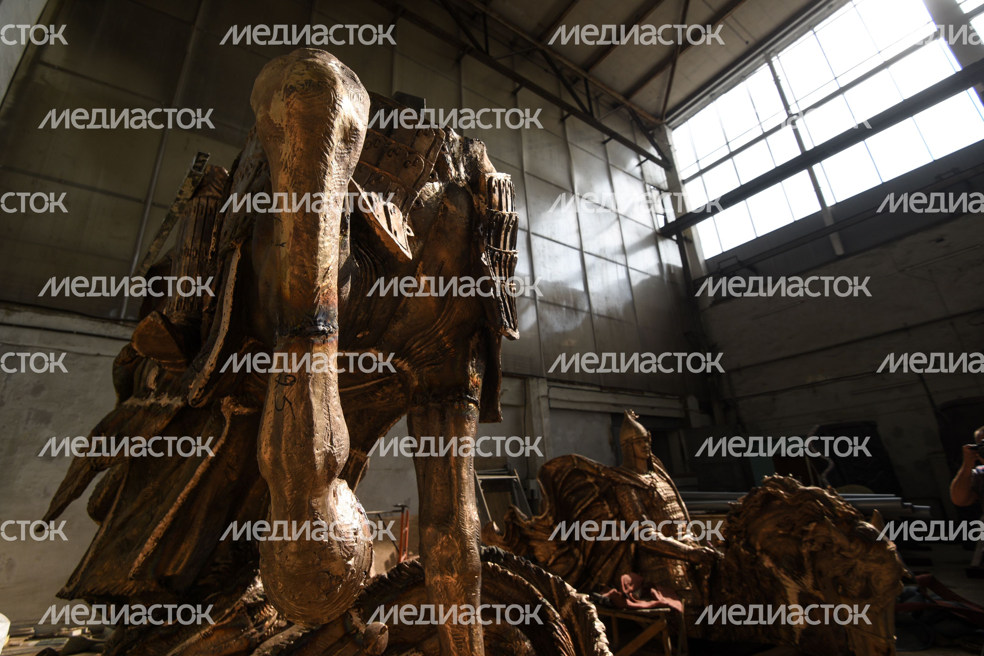 Сборка мемориала «Князь Александр Невский с дружиной» в Химках