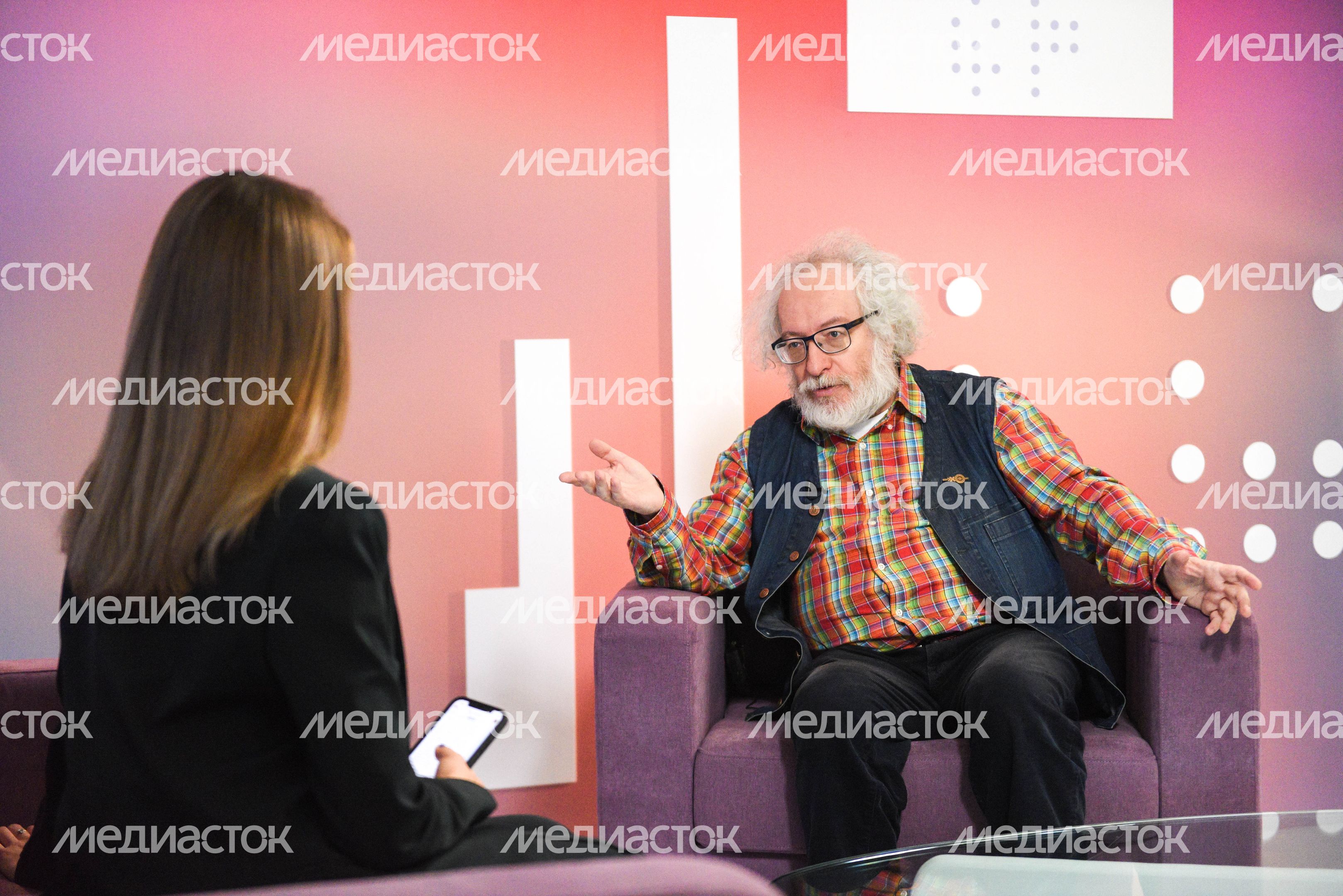 Интервью с журналистами перед церемонией вручения премии «Медиана».