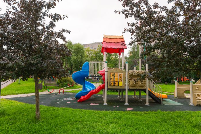 Детская площадка в Центральном городском парке Реутова