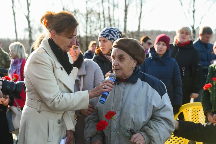 Открытие после реставрации воинского мемориала в деревне Ельня в Подмосковье