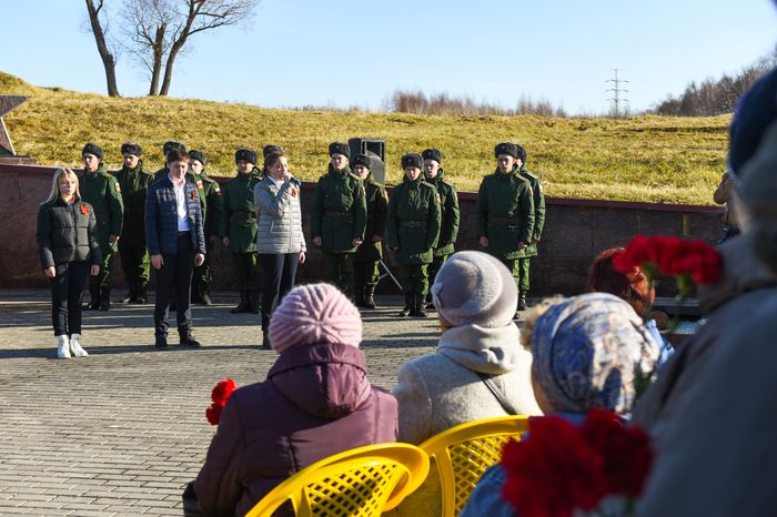 Открытие после реставрации воинского мемориала в деревне Ельня в Подмосковье