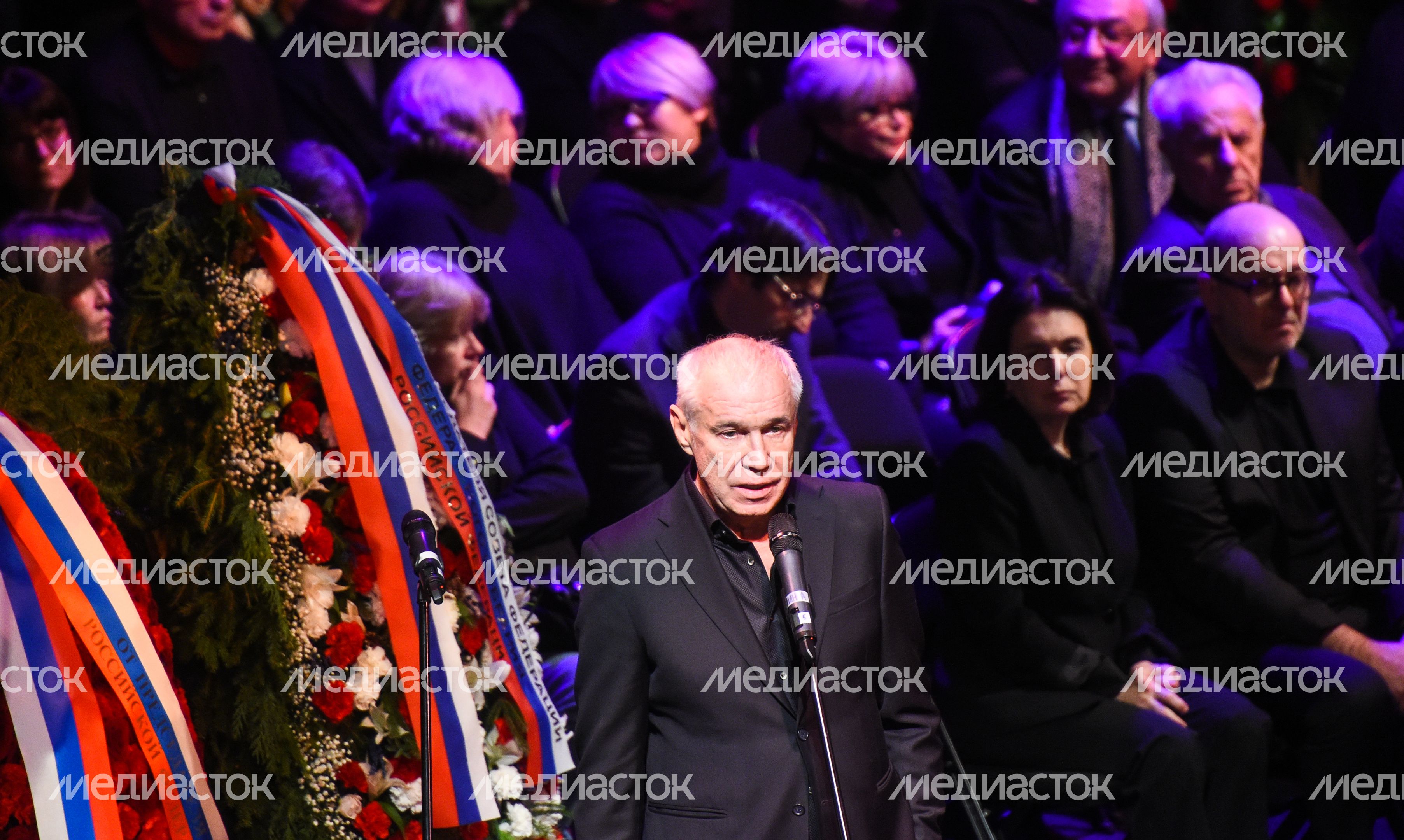 Церемония прощания с Галиной Волчек