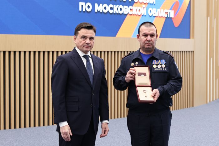 Андрей Воробьев поздравил сотрудников МЧС с Днем спасателя и 35-летием ведомства