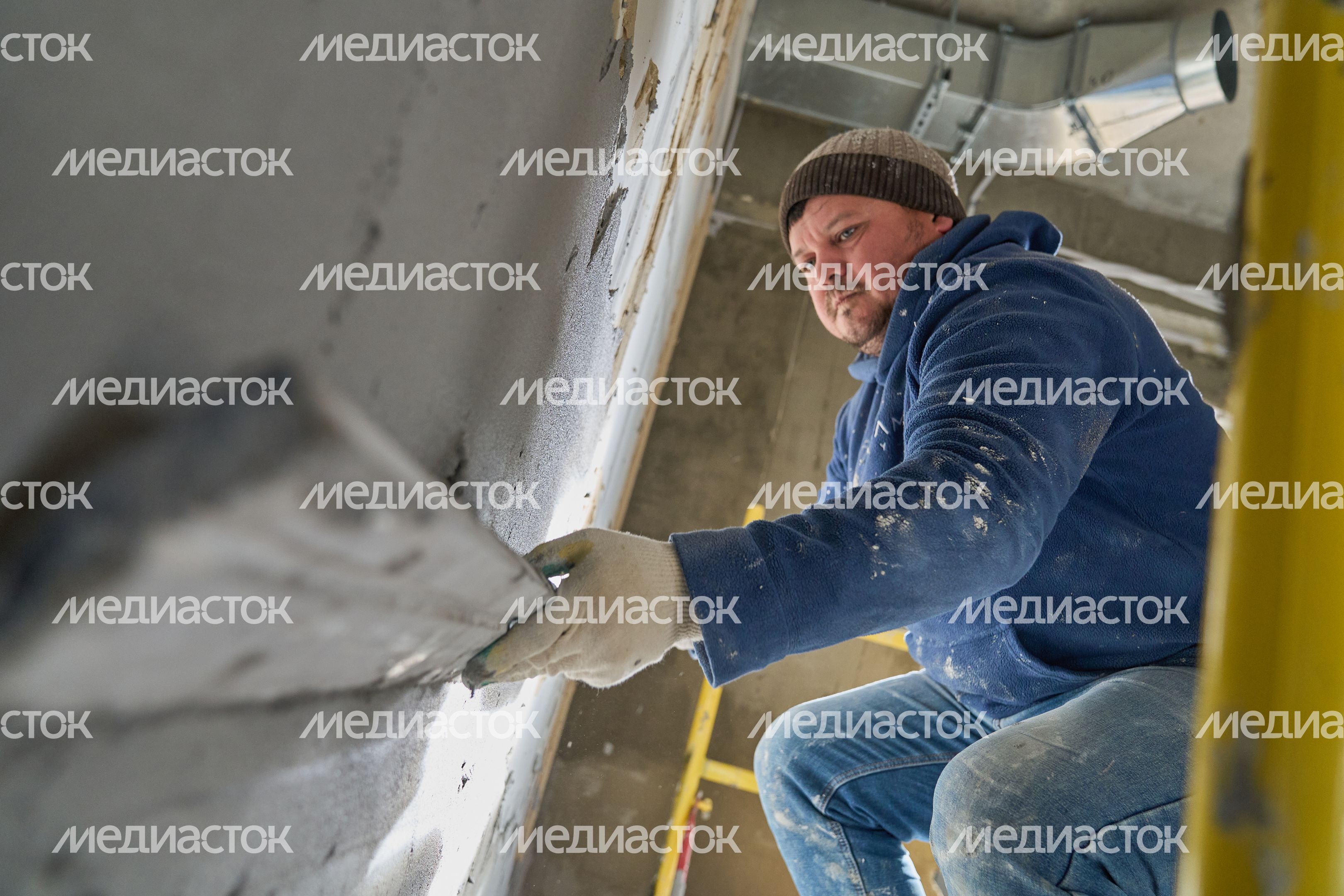 Проверка хода строительства ФОКа с крытым катком в Волоколамске Губернатором Подмосковья