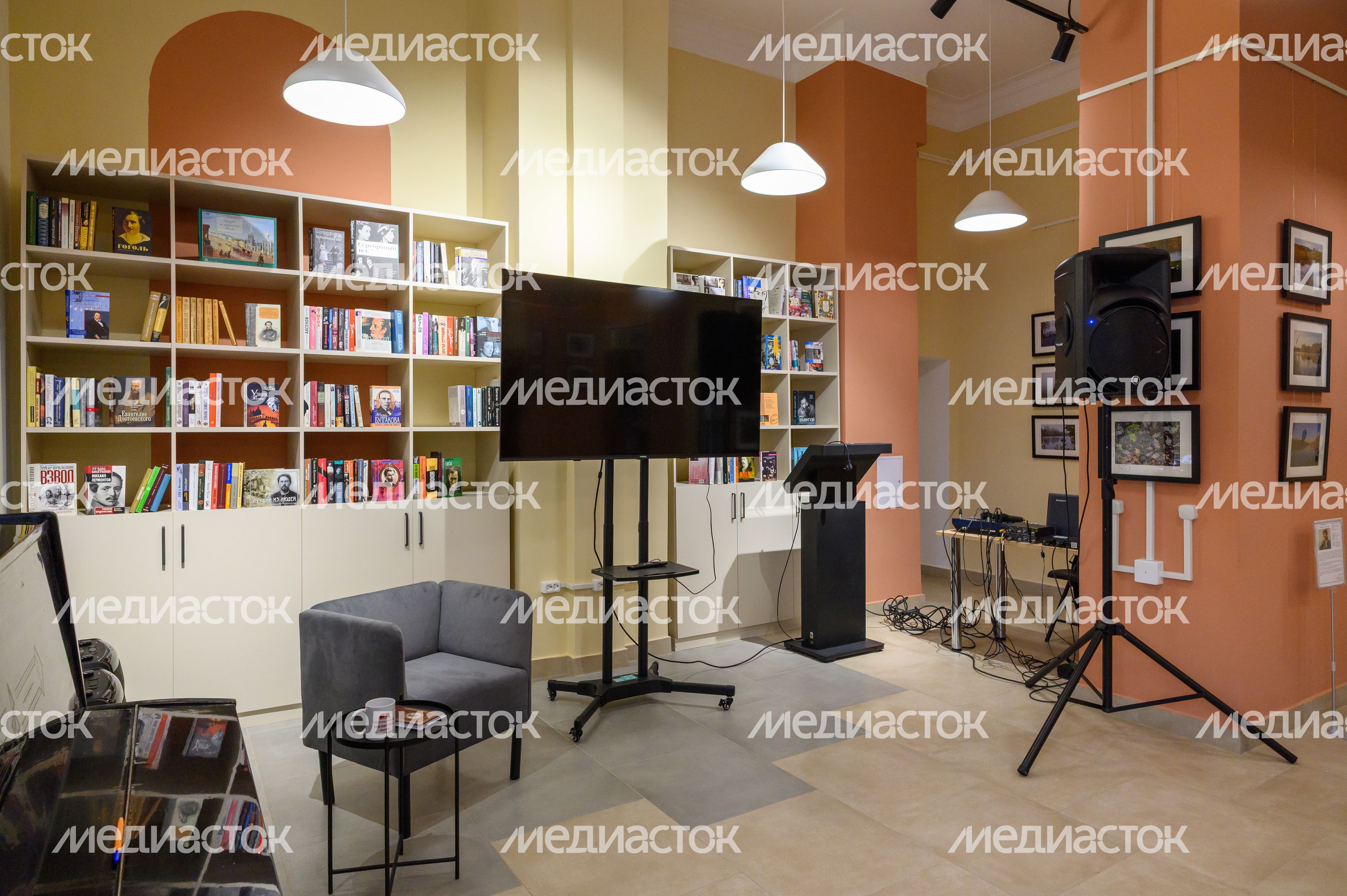 Зал для проведения мероприятий в Центральной библиотеке имени Инны Гофф в Воскресенске после капитального ремонта Зал для проведения мероприятий в Центральной библиотеке имени Инны Гофф в Воскресенске после капитального ремонта