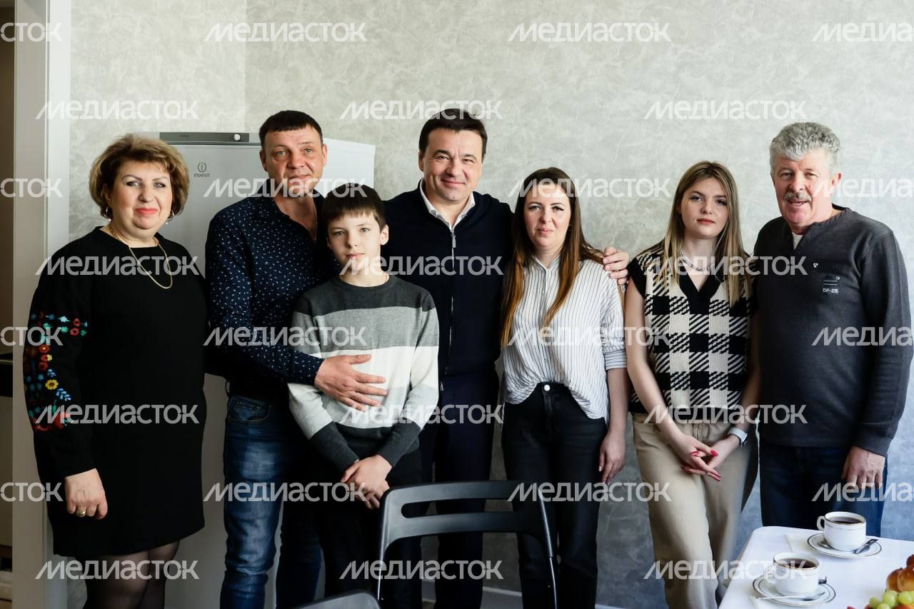 Поздравление Губернатором Подмосковья семьи Чмелевых  с новосельем