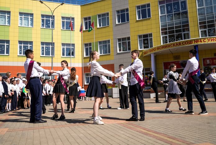 Последний звонок в Наро-Фоминской СОШ №4 имени генерал-майора В.В. Завадского