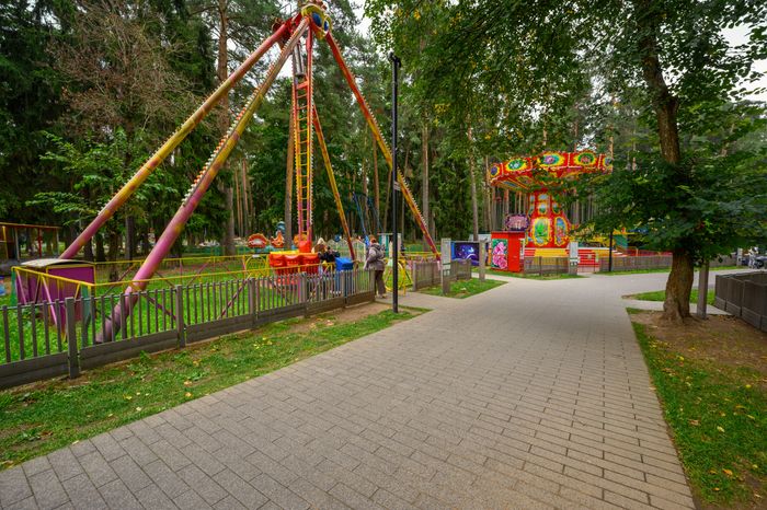 Аттракционы в Центральном парке культуры и отдыха Жуковского летом