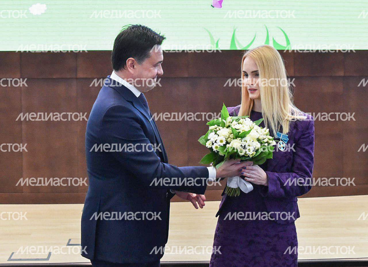 Награждение многодетных жительниц Подмосковья орденом «Материнская слава» Награждение многодетных жительниц Подмосковья орденом «Материнская слава»
