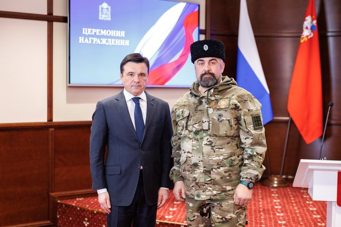 Андрей Воробьев вручил бойцам подразделения БАРС медали "За храбрость" II степени