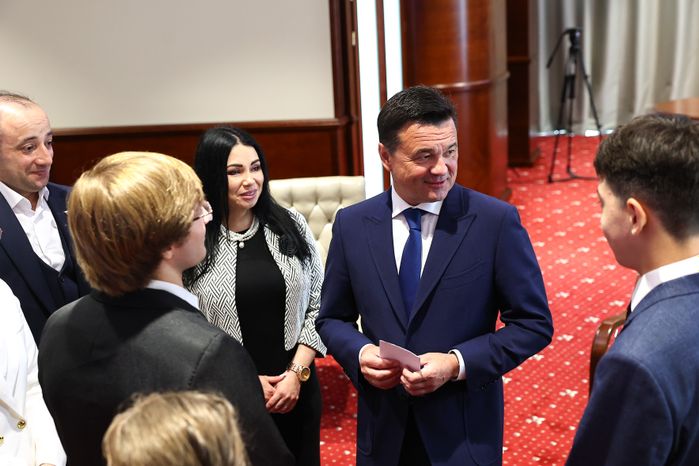 Андрей Воробьев наградил подростков, спасших людей в «Крокусе», а также работников образования и культуры
