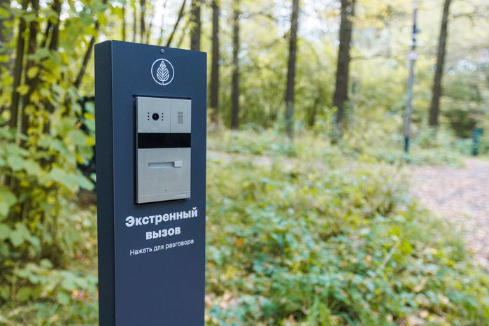 Кнопка экстренного вызова полиции в Химкинском лесопарке