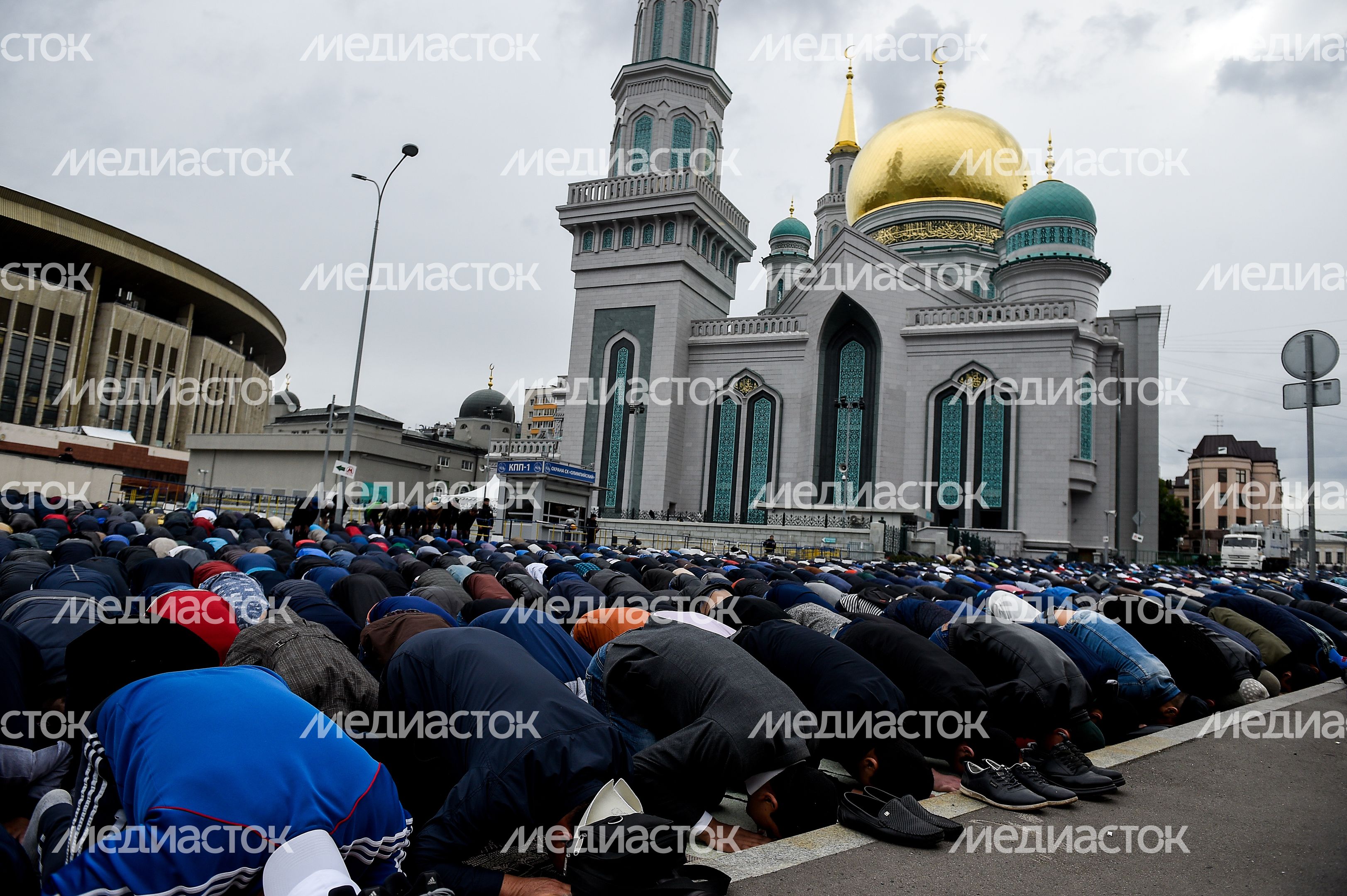 Праздование Ураза-Байрам (Ид Аль Фитр) в Москве Праздование Ураза-Байрам (Ид Аль Фитр) в Москве