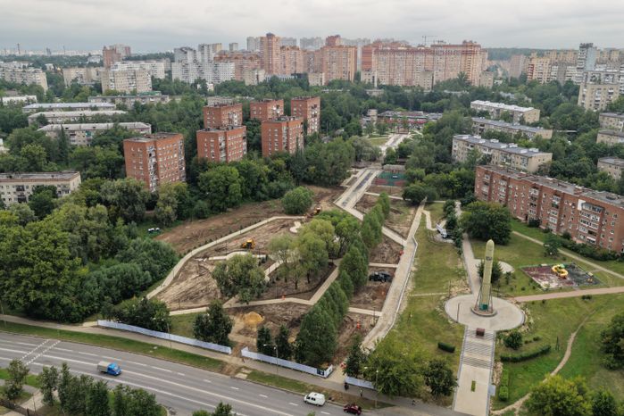 В Дзержинском завершается обновление сквера имени Громцева