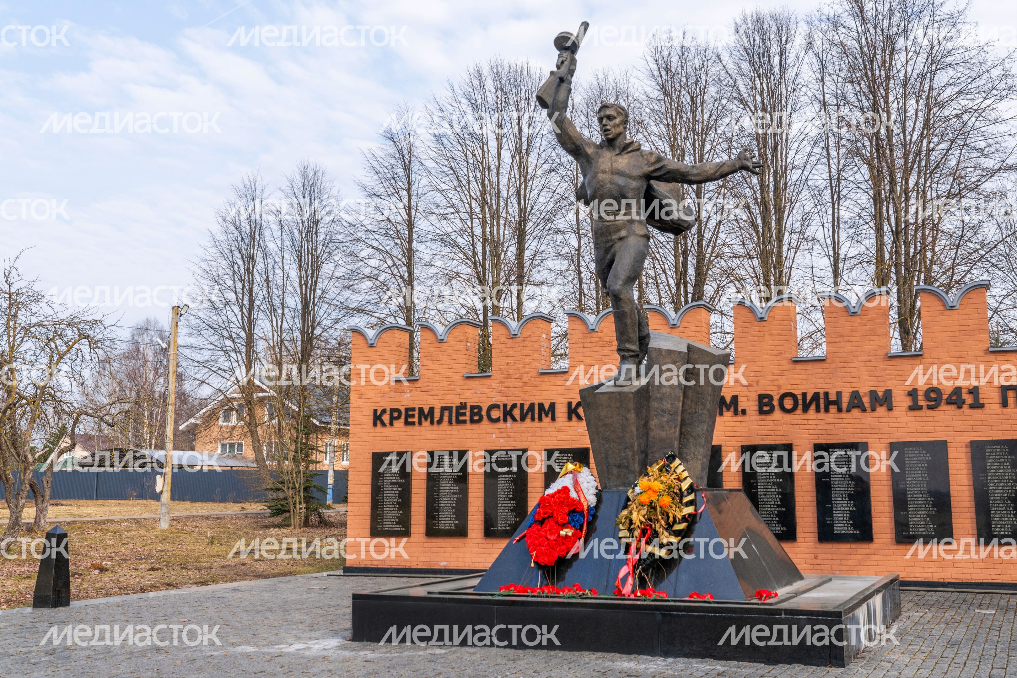 Мемориал Кремлевским курсантам в селе Ярополец Волоколамского округа Мемориал Кремлевским курсантам в селе Ярополец Волоколамского округа