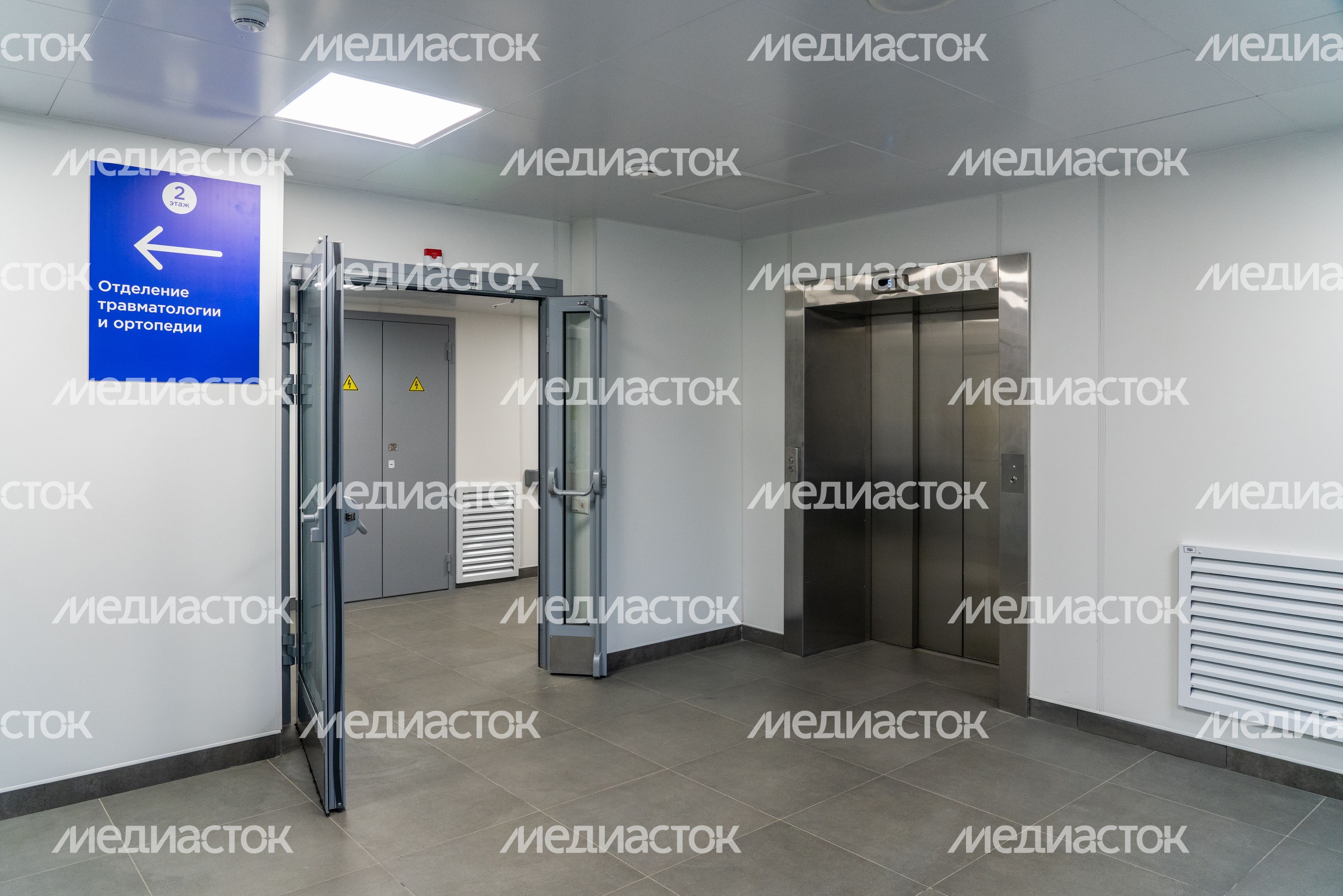 Лифт в новом хирургическом корпусе Одинцовской областной больницы Лифт в новом хирургическом корпусе Одинцовской областной больницы