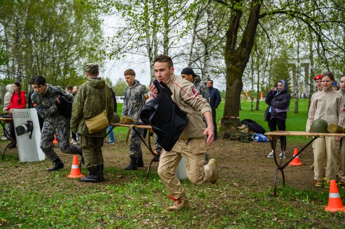 Военно-патриотическая игра «Юнармия, вперед!», посвященная Дню Победы, в Горках Ленинских