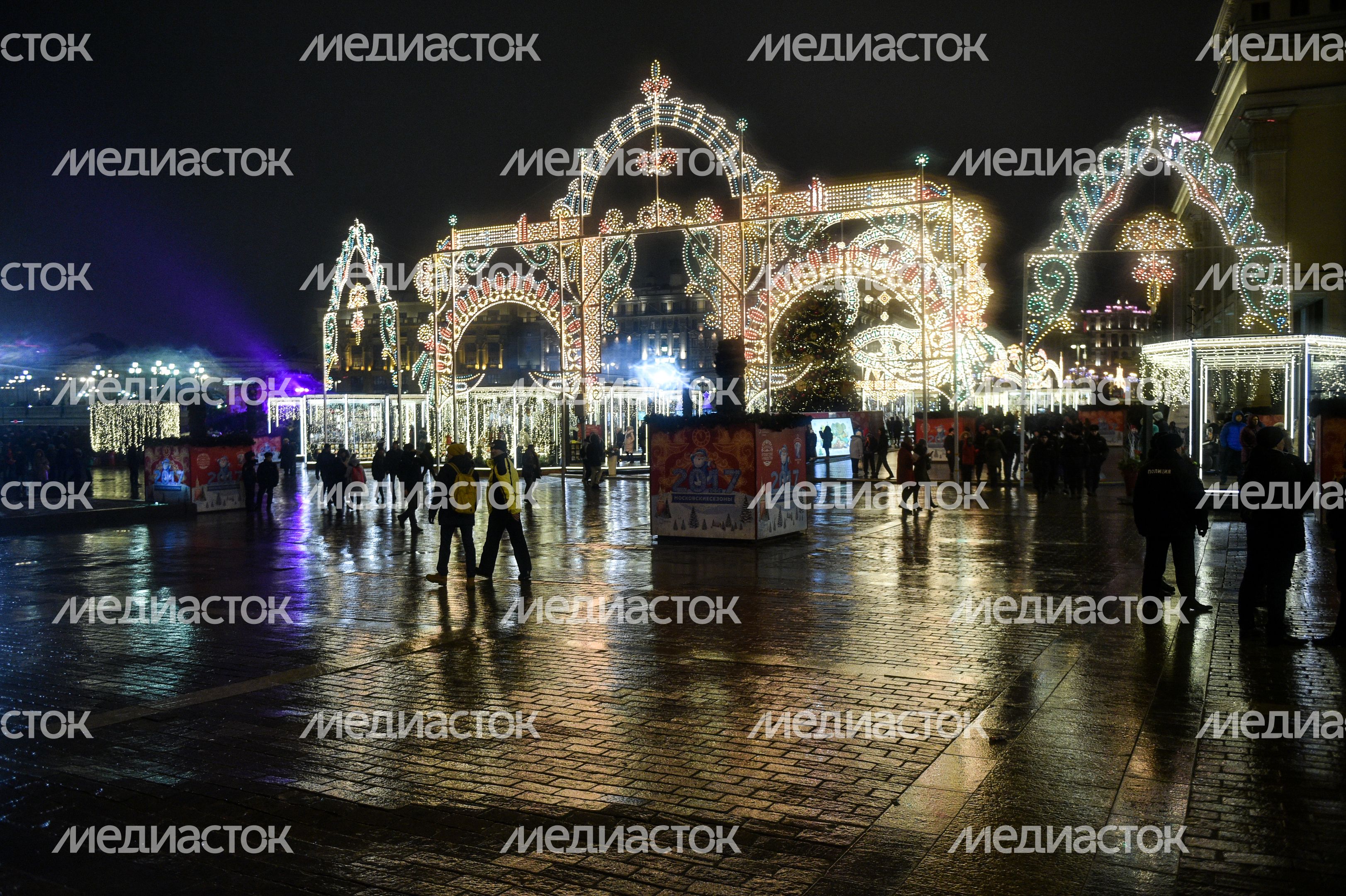Как москвичи встречали 2017 год на Красной площади