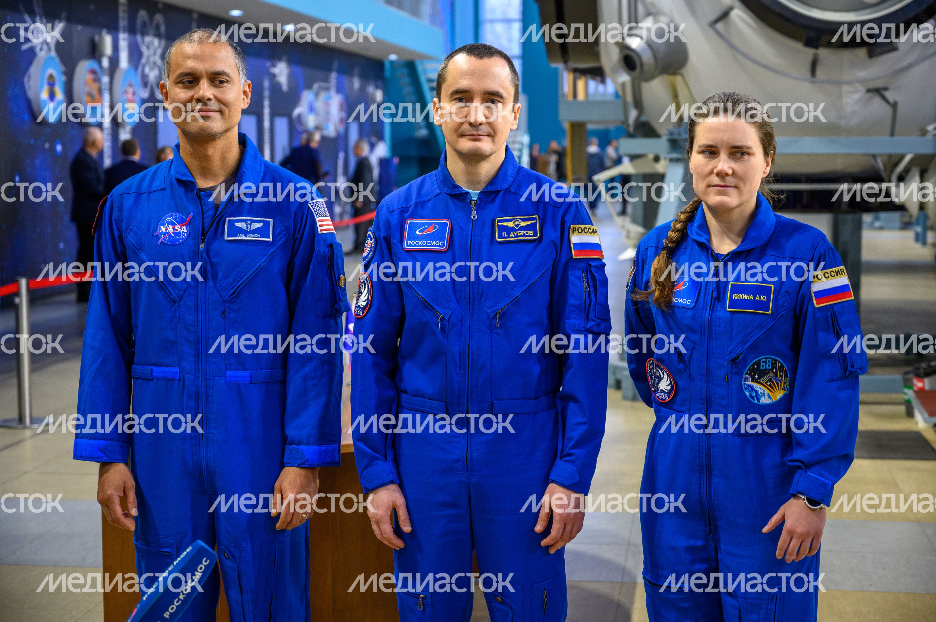 Космонавты дублирующего экипажа МКС-74 Анил Менон, Петр Дубров, Анна Кикина в Звездном городке