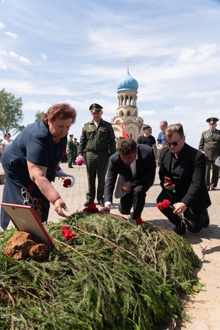 Перезахоронение солдат ВОВ в деревне Ельня