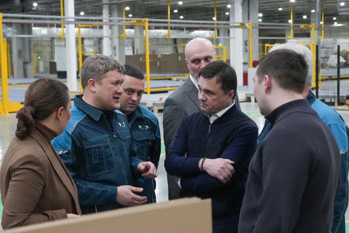 Андрей Воробьев посетил завод "Л-Пак" в Кашире