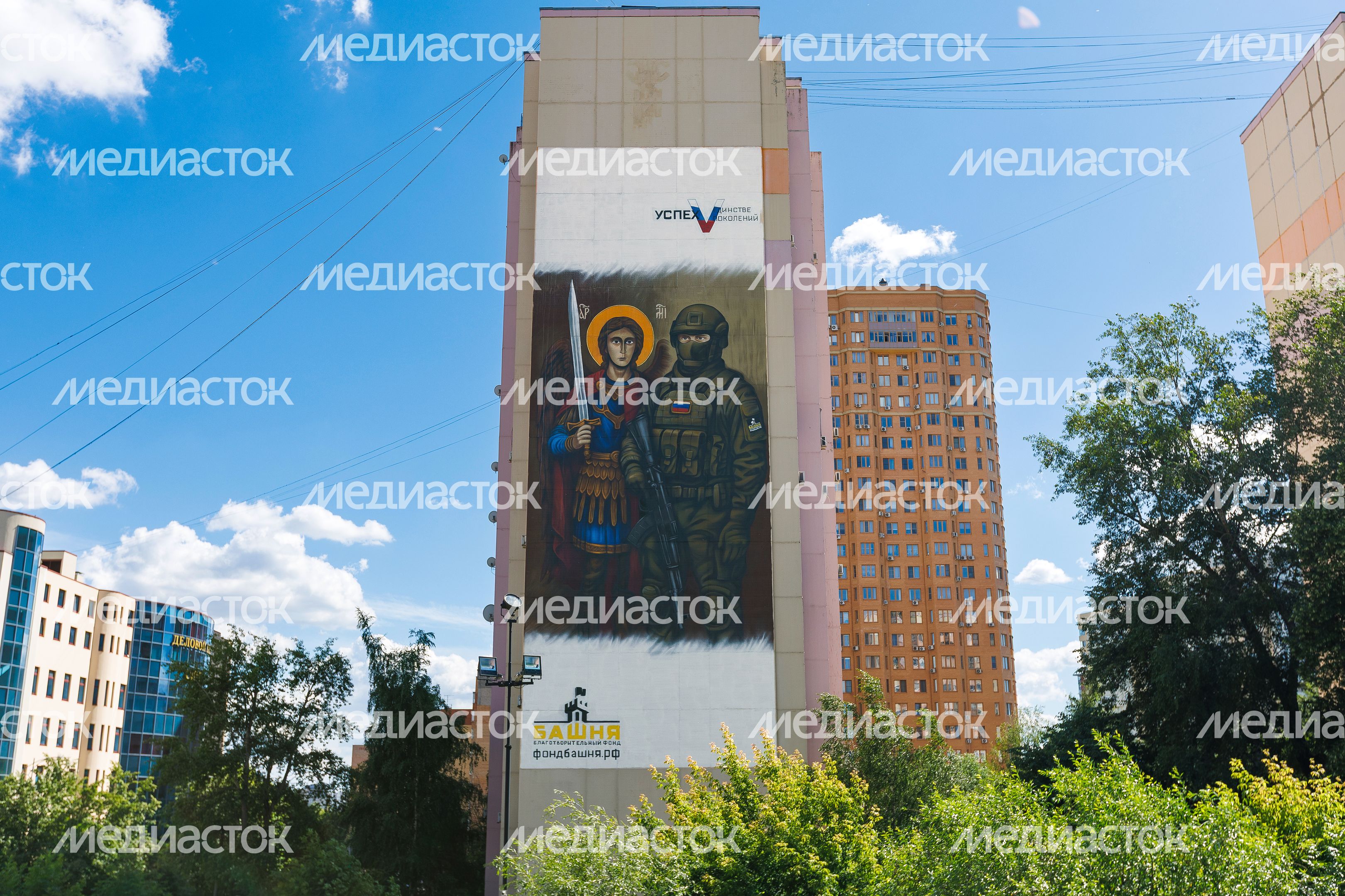 Мурал на многоэтажке в Реутове Мурал на многоэтажке в Реутове