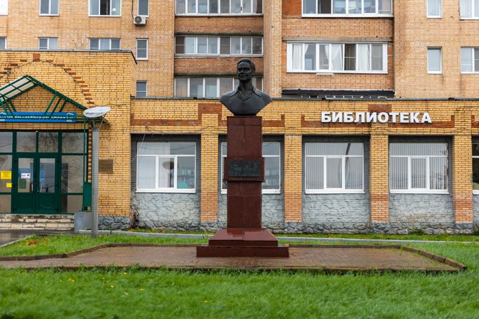 Памятник Сергею Столярову
