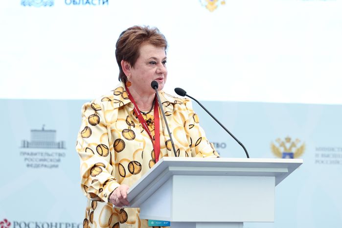Светлана Орлова на пленарной сессии форума "Россия и мир: тренды здорового долголетия"