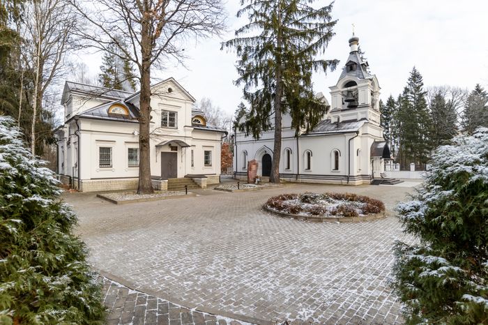 Сергиев Посад. Сергиевский храм. Осень