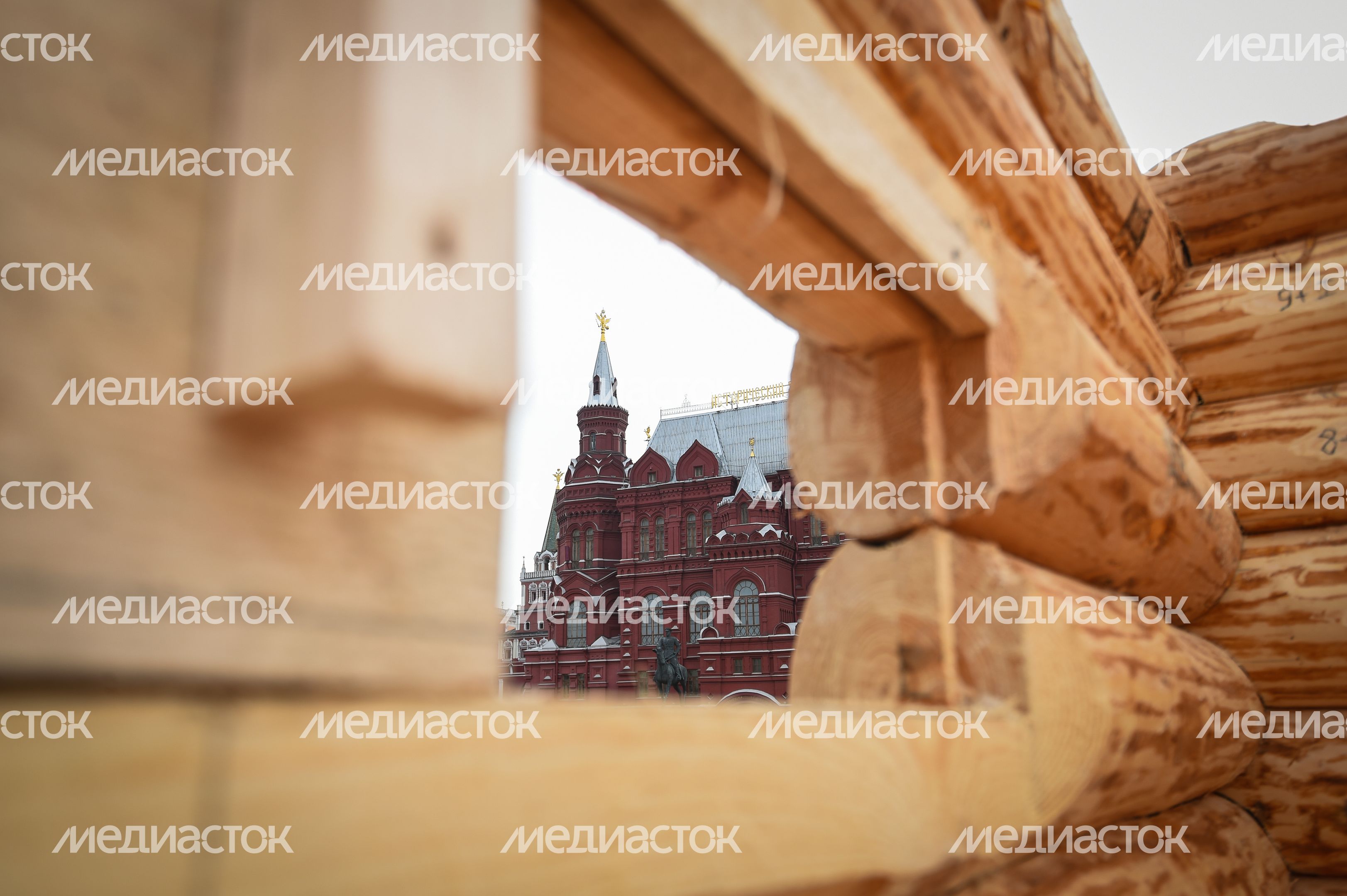 Монтаж инсталляций для фестиваля «Московская Масленица» на Манежной площади Монтаж инсталляций для фестиваля «Московская Масленица» на Манежной площади