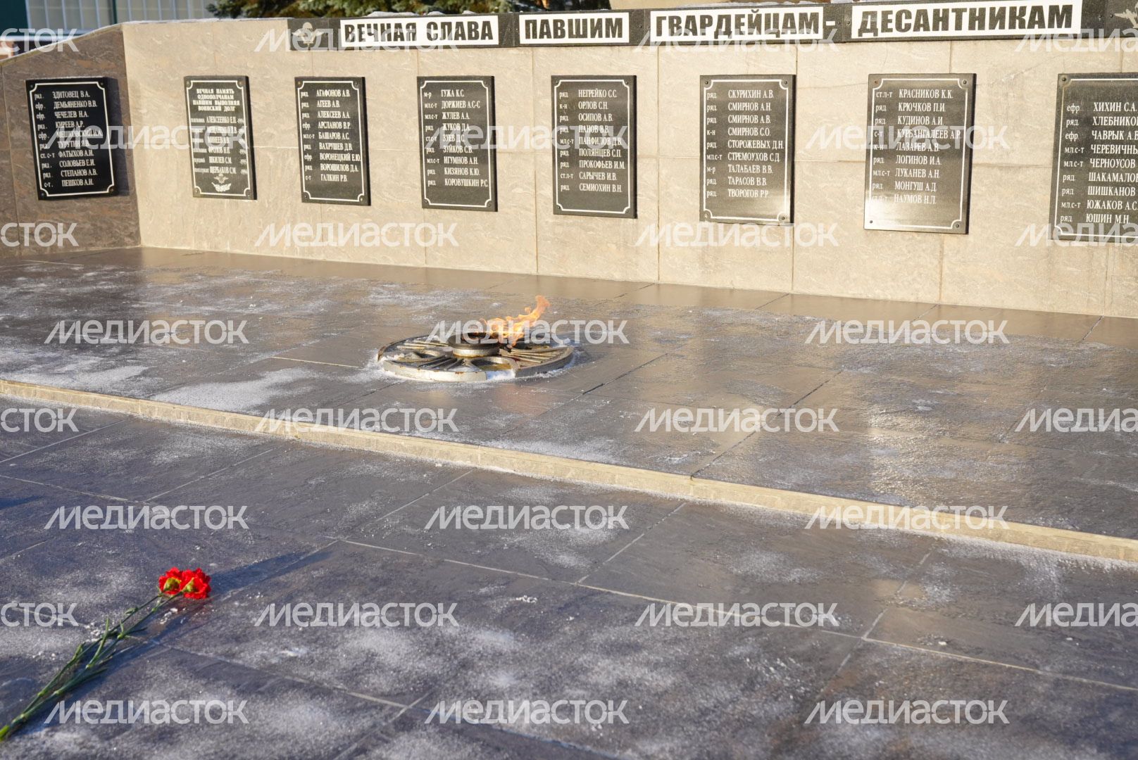 Возложение цветов к мемориалу погибших десантников Губернатором Подмосковья