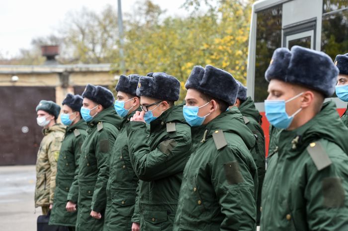 Отправка призывников к местам прохождения военной службы с городского сборного пункта Военного комиссариата города Москвы