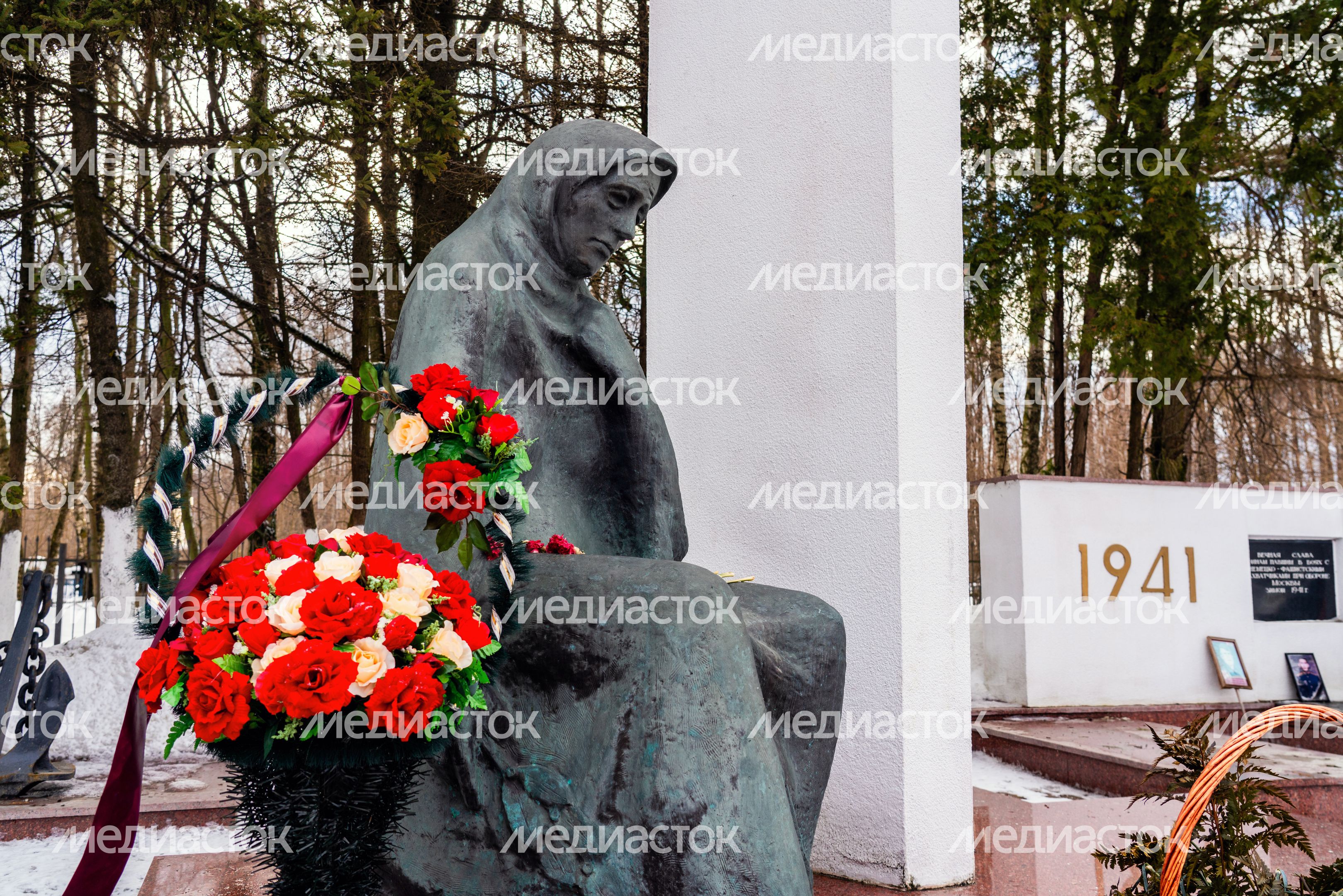 Мемориал «Скорбящая мать» в Солнечногорске Мемориал «Скорбящая мать» в Солнечногорске