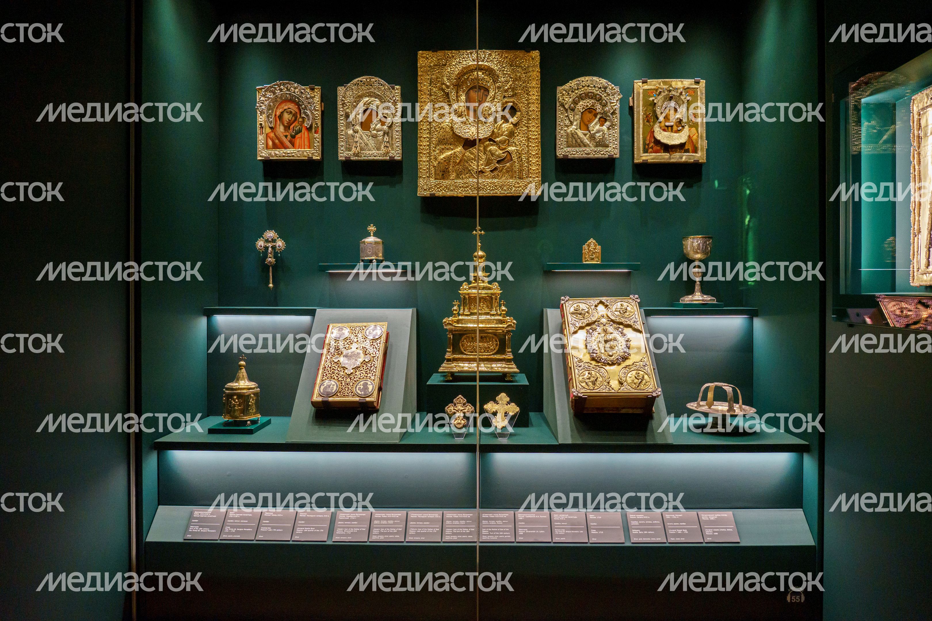Выставка «Реликвии и сокровища Троице-Сергиева монастыря 11-17 вв.» в Ризнице Троице-Сергиевой лавры Выставка «Реликвии и сокровища Троице-Сергиева монастыря 11-17 вв.» в Ризнице Троице-Сергиевой лавры